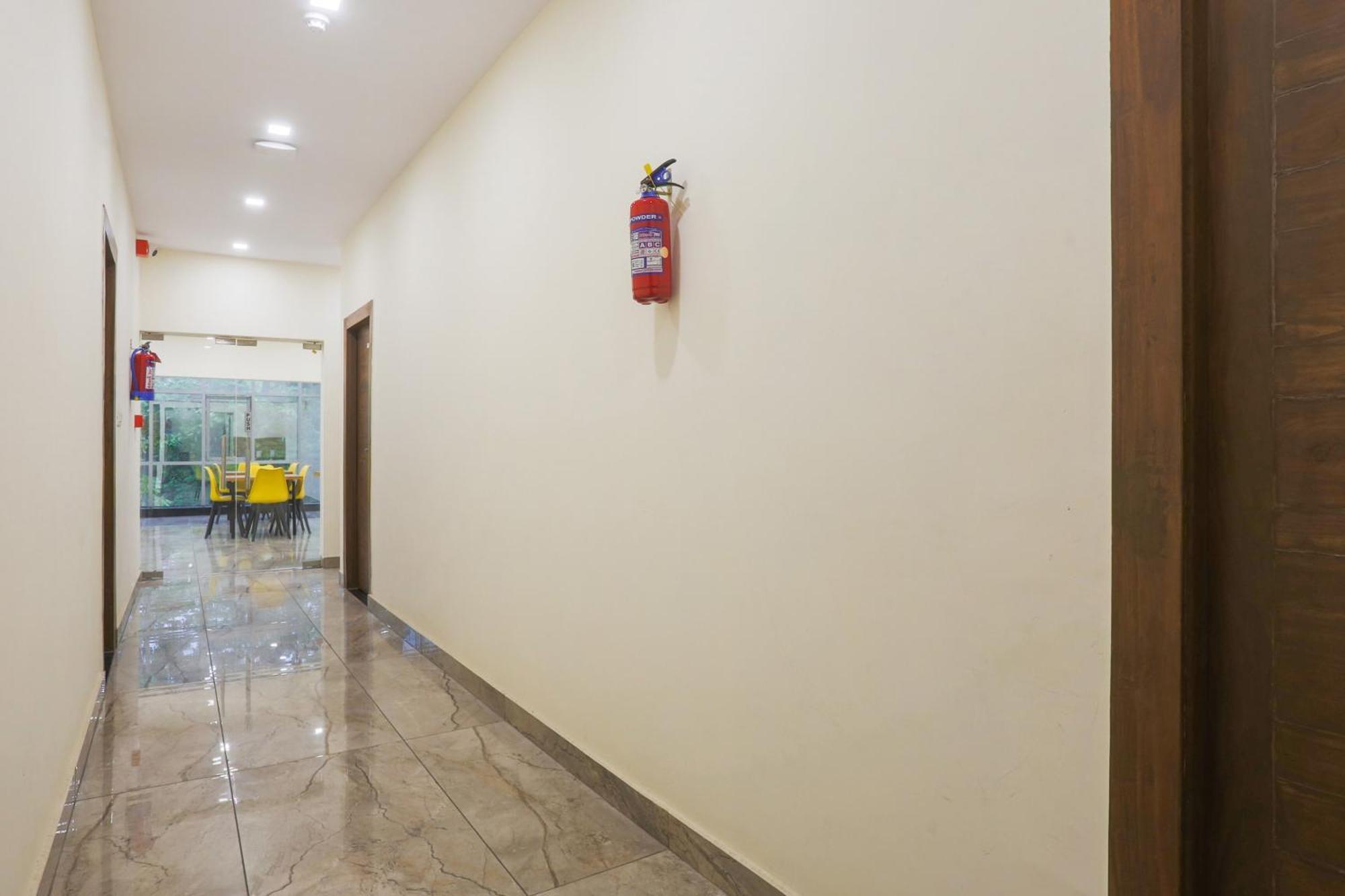 Super Townhouse Vikaspuri Otel Delhi  Dış mekan fotoğraf