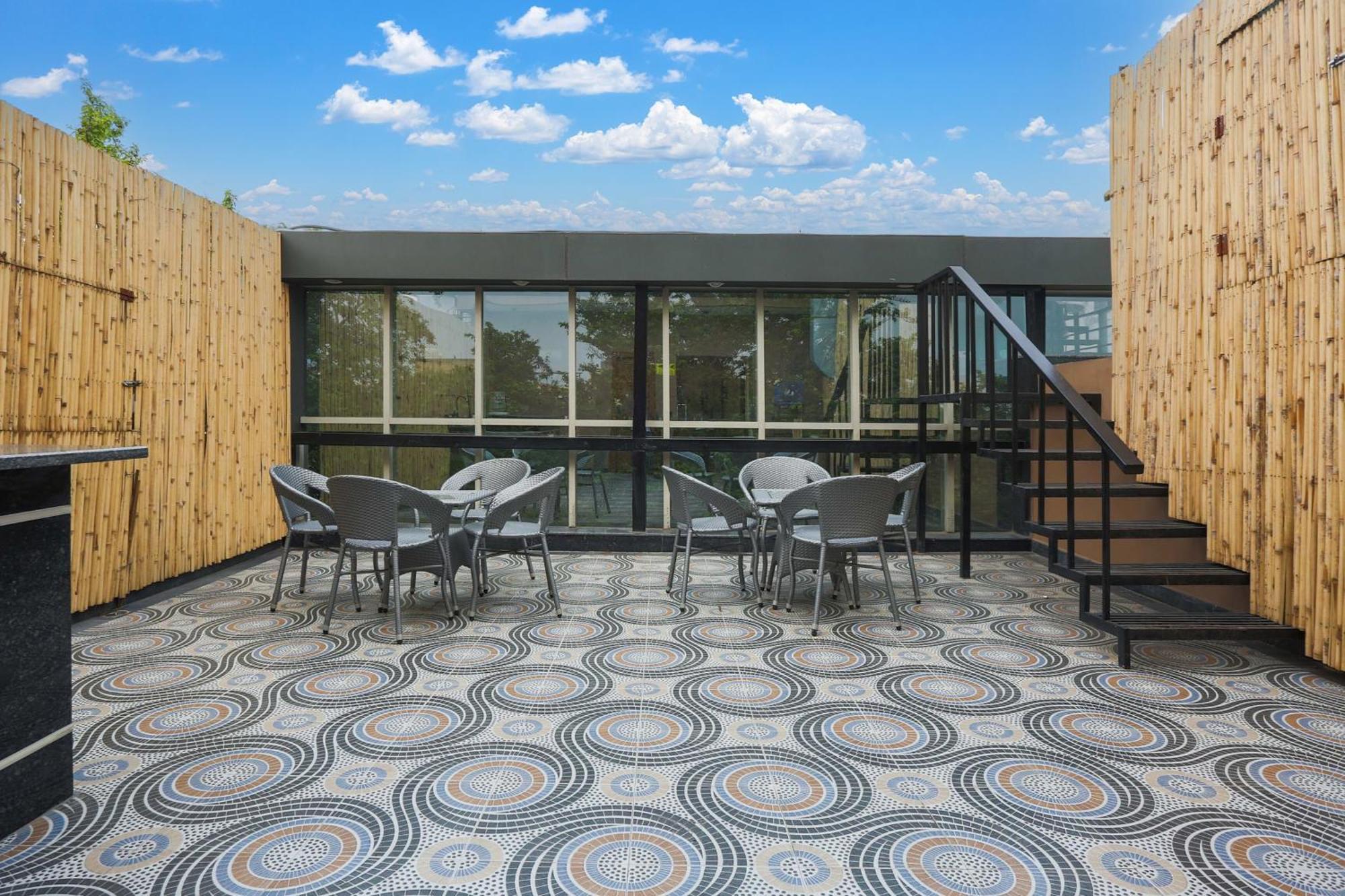 Super Townhouse Vikaspuri Otel Delhi  Dış mekan fotoğraf
